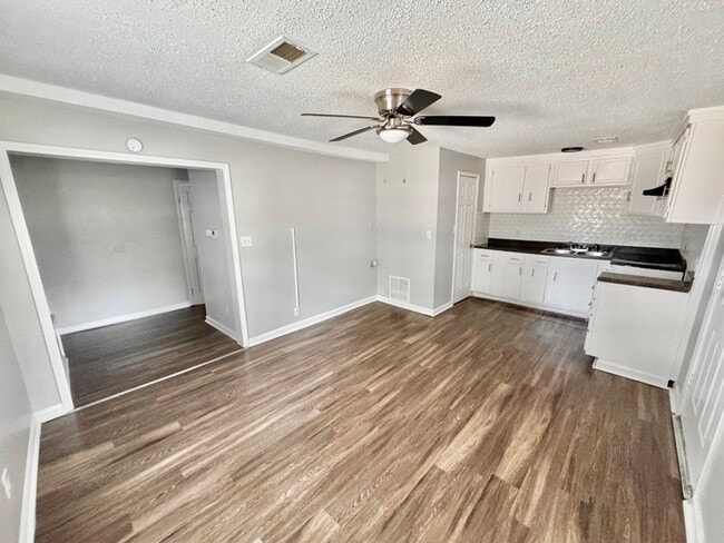 Foto del edificio - 1407 Ferguson Rd