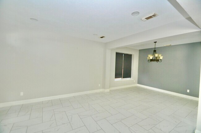 Building Photo - 8819 Hedgestone Ct