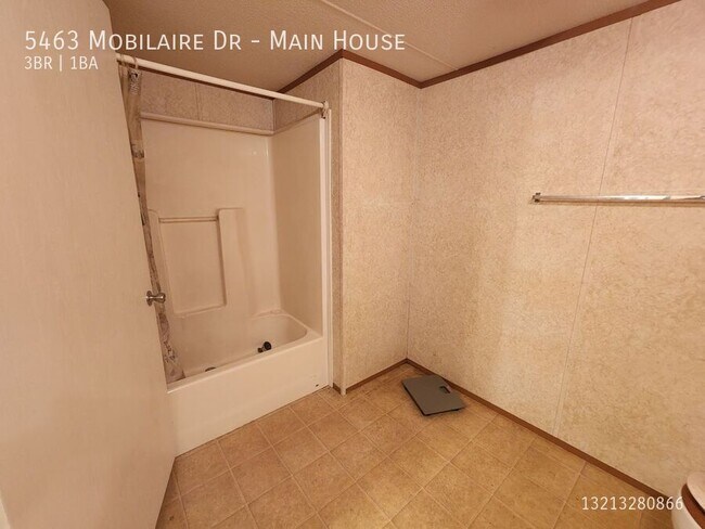 Building Photo - 5463 Mobilaire Dr