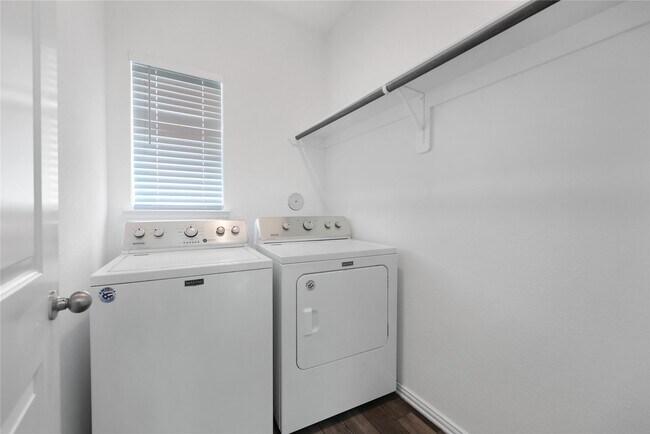 Building Photo - 29897 Dovetail Blf Ln