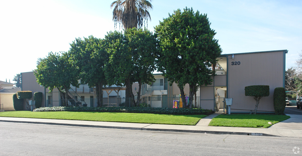 Foto del edificio - 318 W Artesia St