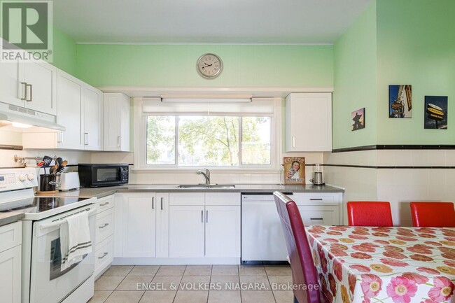 Photo du bâtiment - 5969 Gladstone St