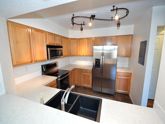 Building Photo - 2120 Timber Creek Dr