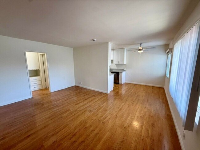 Building Photo - 459 Orange Ave
