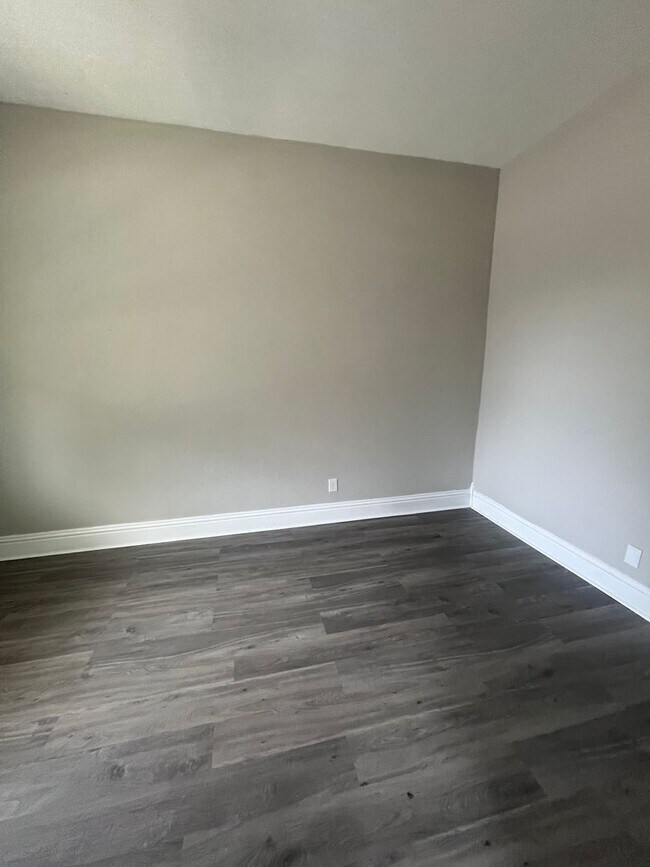 Foto del edificio - Gorgeous Updated 5 Bedroom/2.5 Bath House!