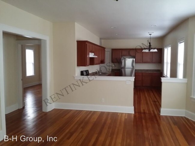 Foto del edificio - 2325 Roosevelt Rd