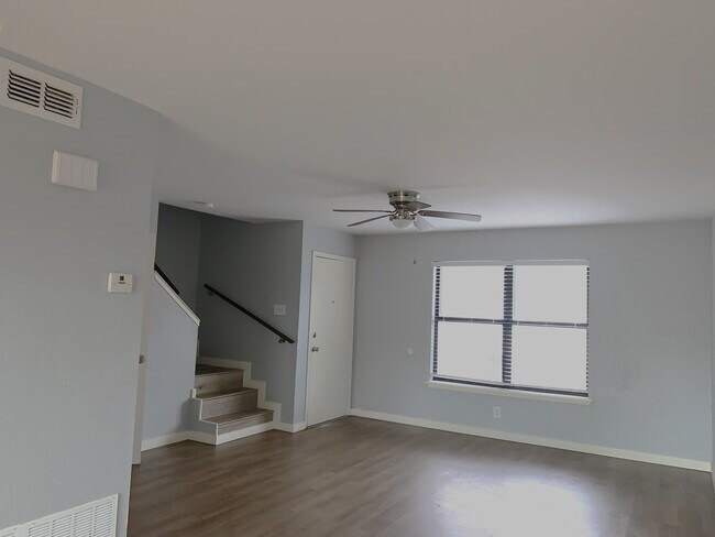 Foto del edificio - 907 Castle Heights Dr