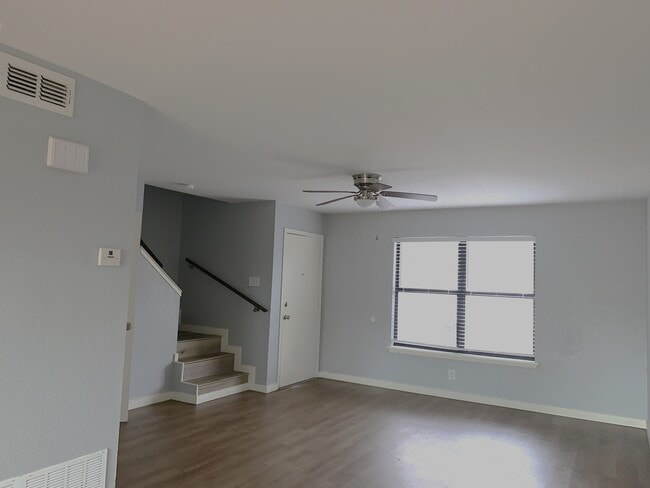 Building Photo - 907 Castle Heights Dr