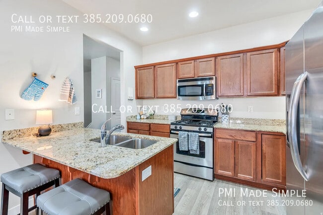Building Photo - 256 E Backhand Ln