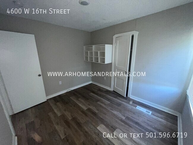 Foto del edificio - 4600 W 16th Street | $925 | 2 beds, 1 full...