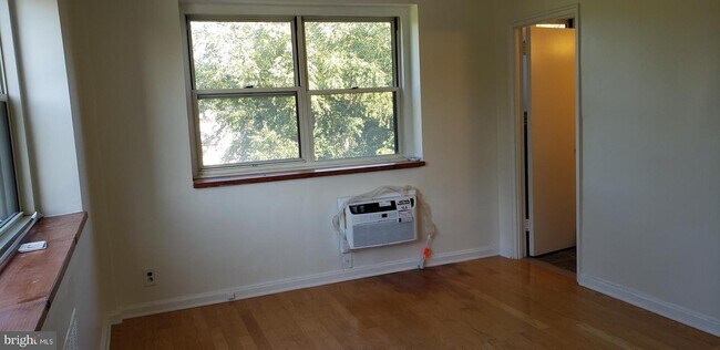 Building Photo - 40 Old Lancaster Rd