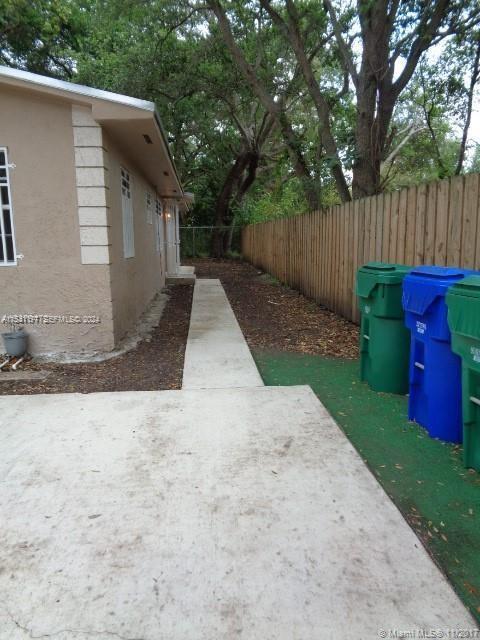 Foto del edificio - 5545 NW 3rd Ave