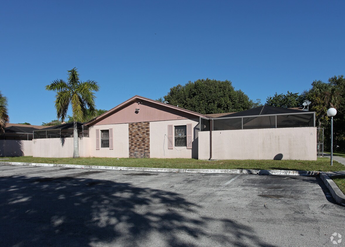 Building Photo - Cherry Point Villas