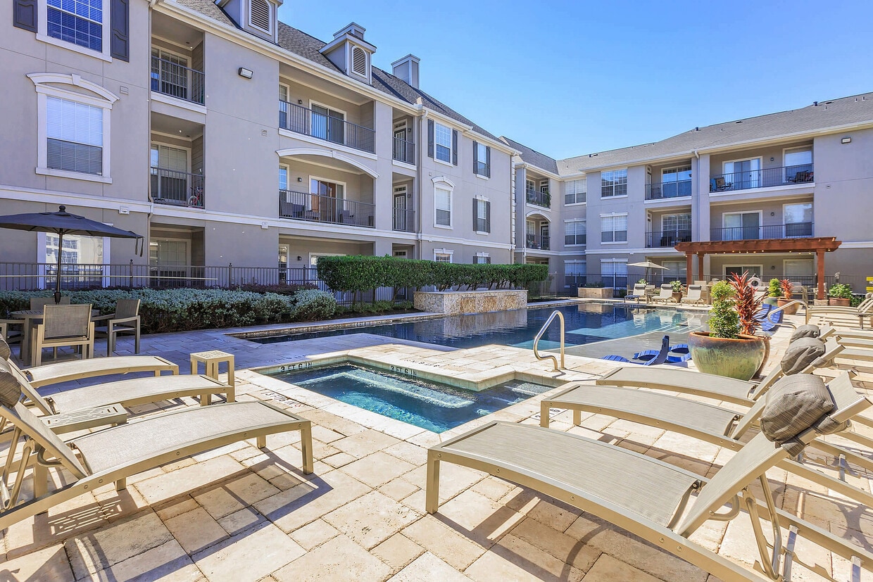 Primary Photo - Estates At Bellaire