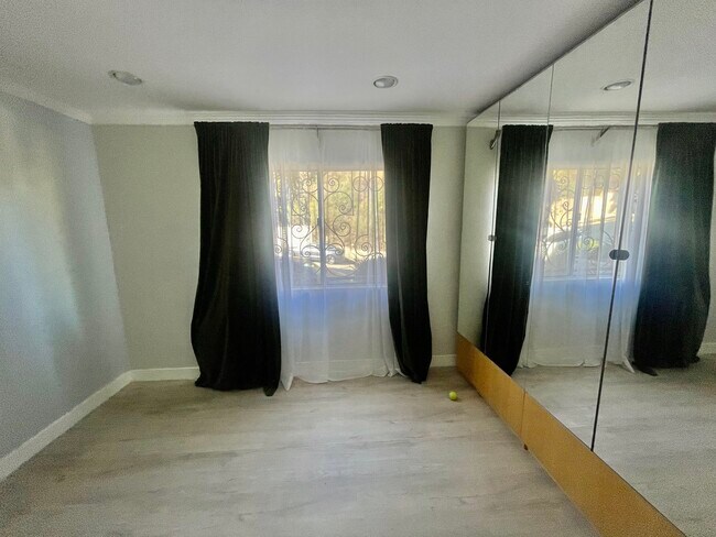 First bedroom - 6736 Hillpark Dr
