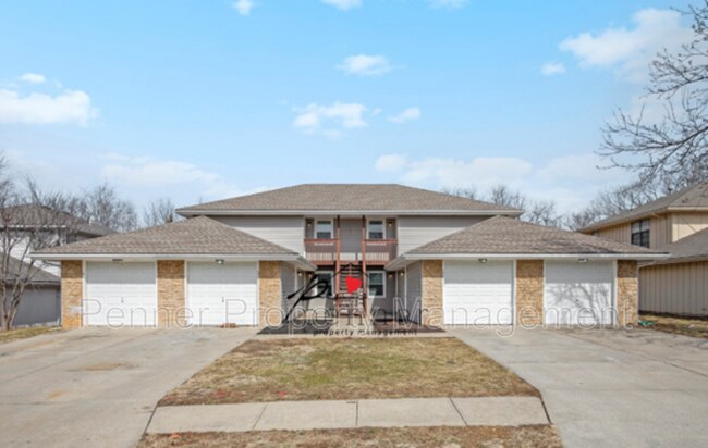Building Photo - 1032 NE Lindsay Ave