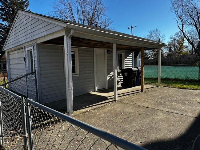 Building Photo - 15666 Wakenden St