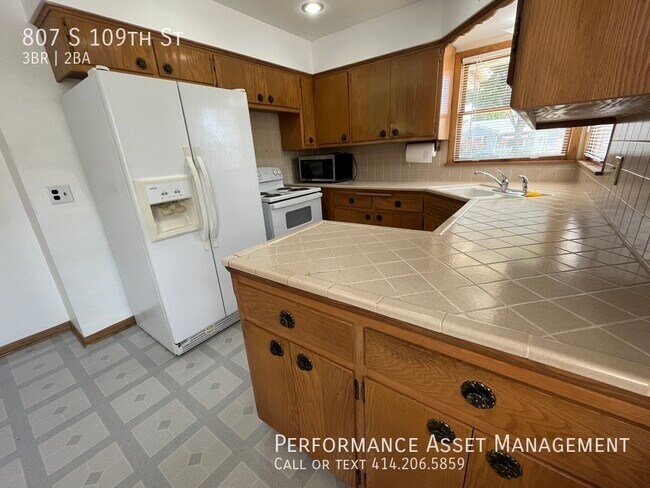 Foto del edificio - Beautiful 3BR house in West Allis