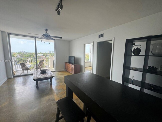 Foto del edificio - 2000 NE 135th St