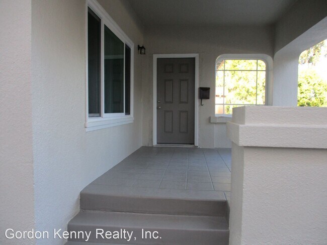 Building Photo - 3 br, 1 bath House - 1049 El Camino Real