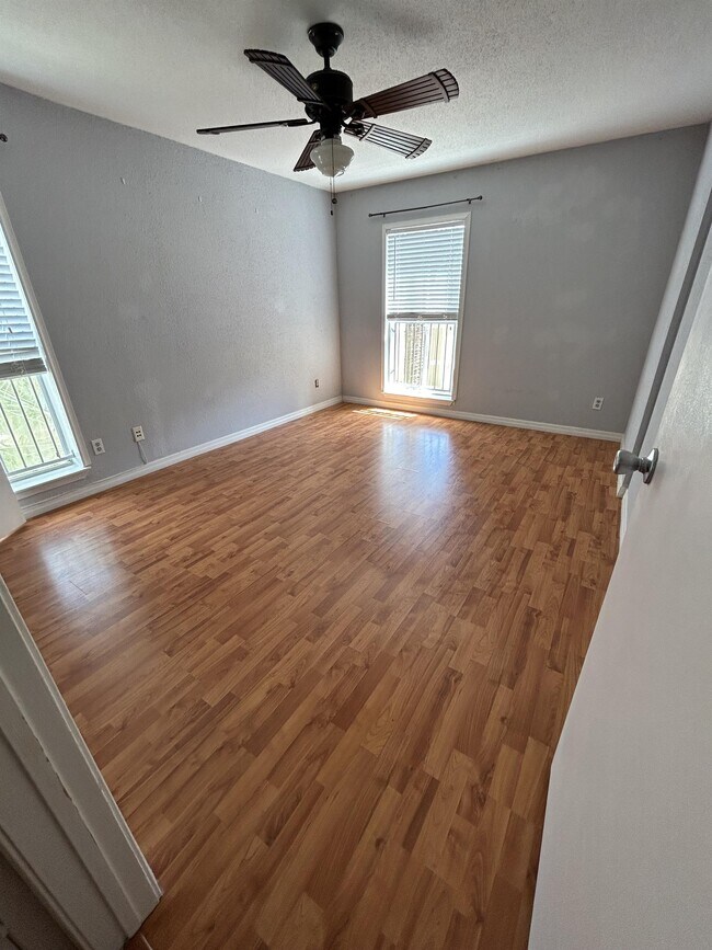 Photo - 755 Riverside Dr Townhome
