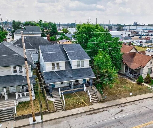 Aerial - 305 W Morris St