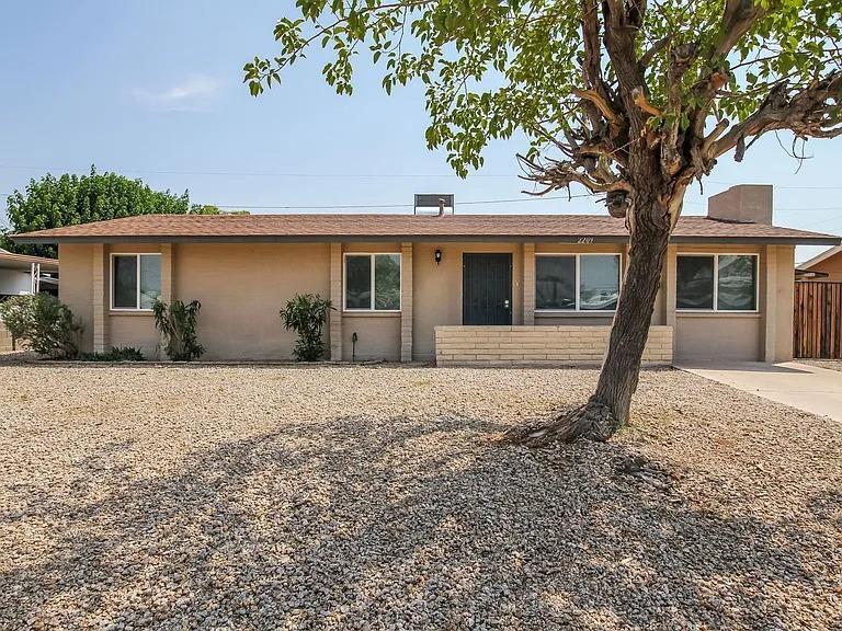 Primary Photo - 2209 E Claire Dr