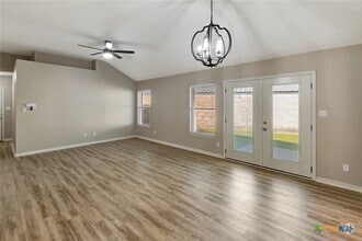 Building Photo - 515 Versailles St