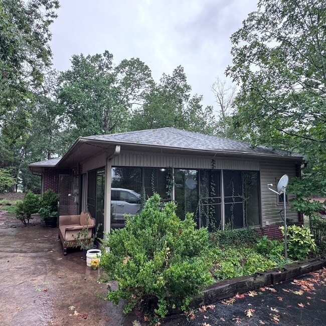Building Photo - Farm House
