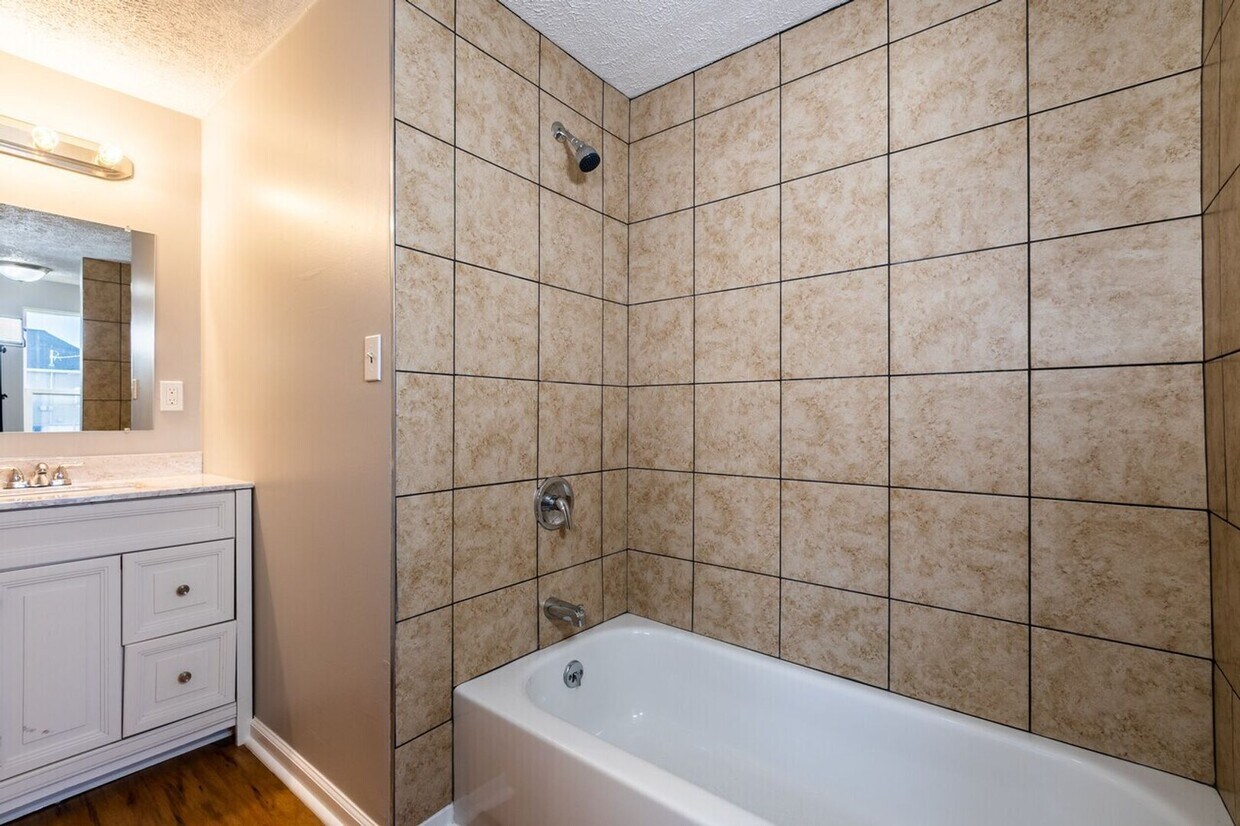 Foto del edificio - Charming & Cozy West End Cottage – Steps from Roosevelt Elementary & Parks