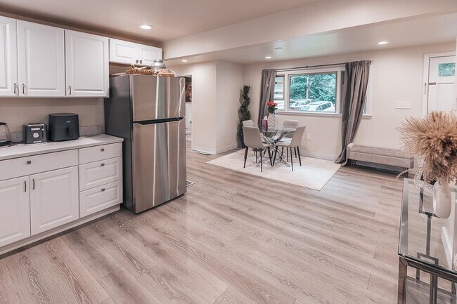 Foto del edificio - 52 Brady Ave