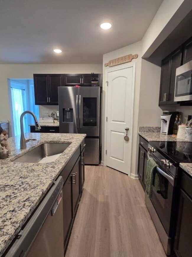 Building Photo - 107 Streamlet Dr