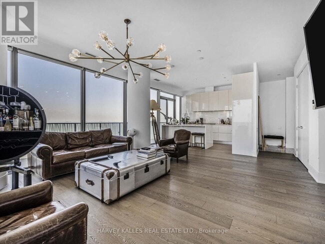 Building Photo - 42 Charles St E