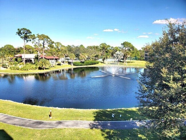 Foto del edificio - 23465 Harbor View Rd