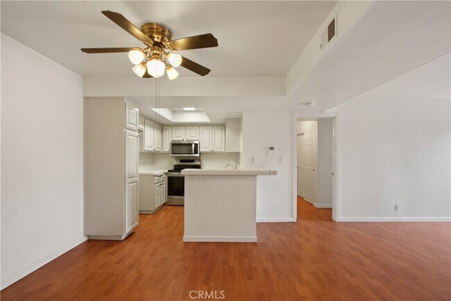Foto del edificio - 278 N Wilshire Ave