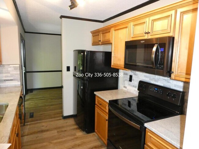 Foto del edificio - 1772 Pine Grove Dr