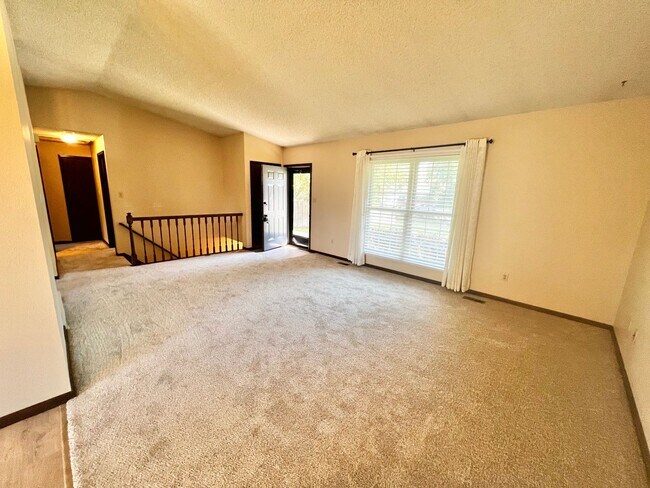 Foto del edificio - Beautiful 4 Bed, 2 Bath House in South Fort Collins! Avail. June 10th!