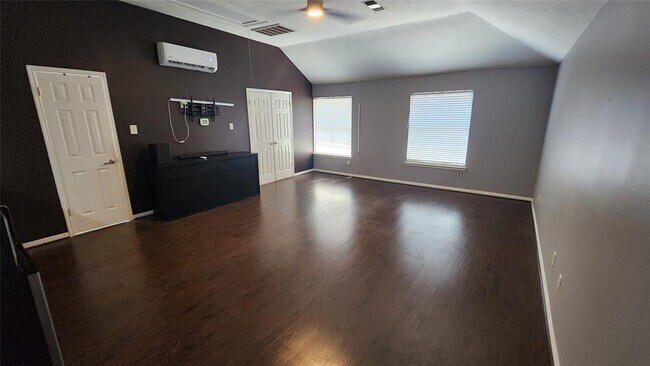 Building Photo - 5015 Orange Tree Dr