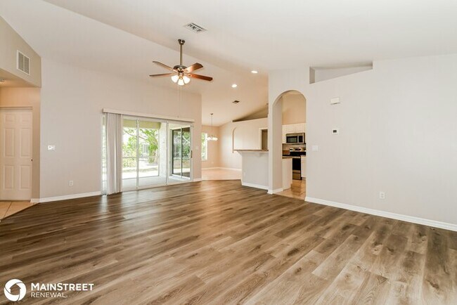 Building Photo - 3433 SW 12th Ave