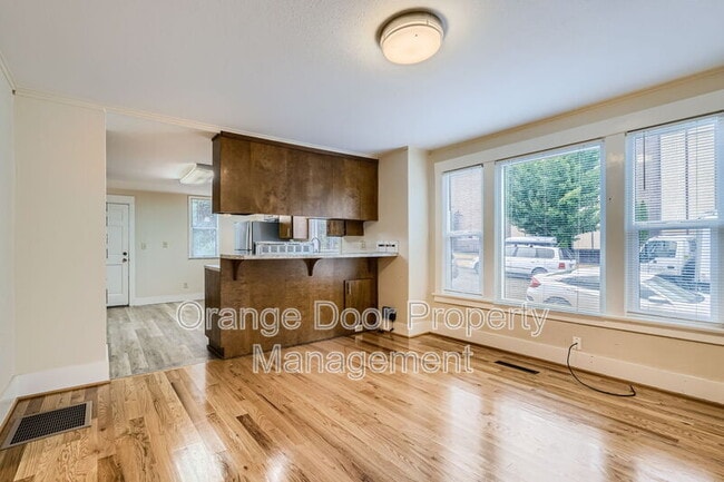Foto del edificio - 4337 2nd Ave NE