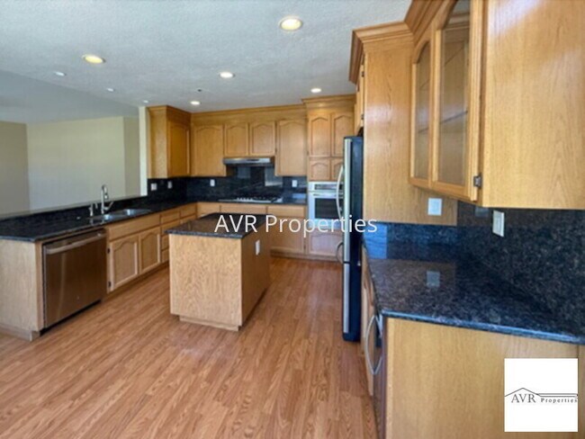 Building Photo - Beautiful Livermore home with plenty of space