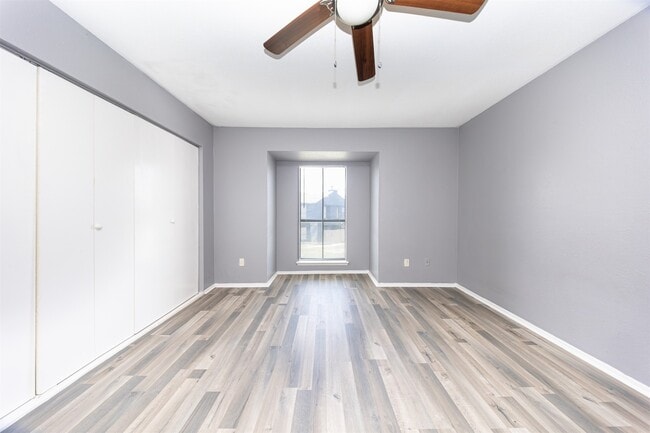 Building Photo - 13480 S Thorntree Dr