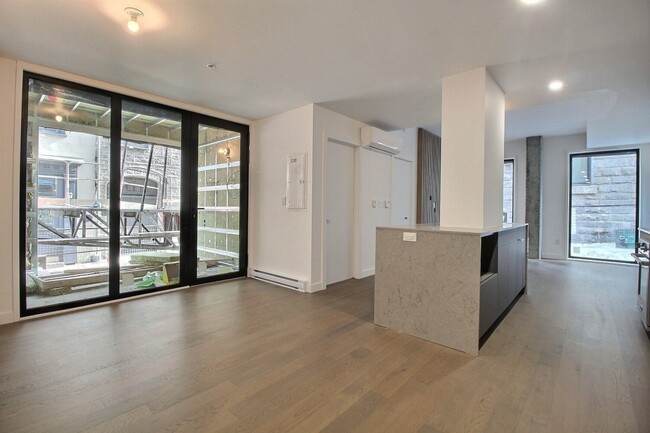 Building Photo - 11 Rue Elgin