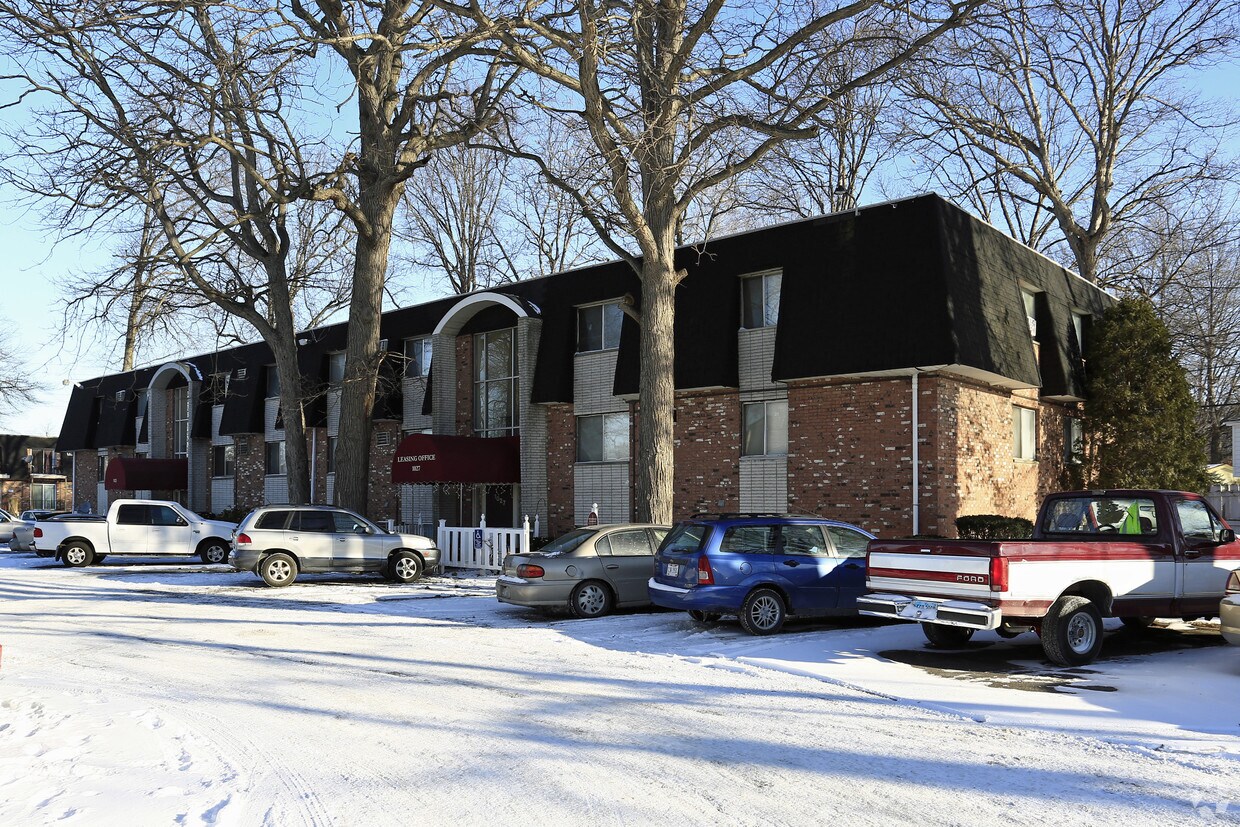 Tower Regency & Tower Garden Apartments Lorain, OH