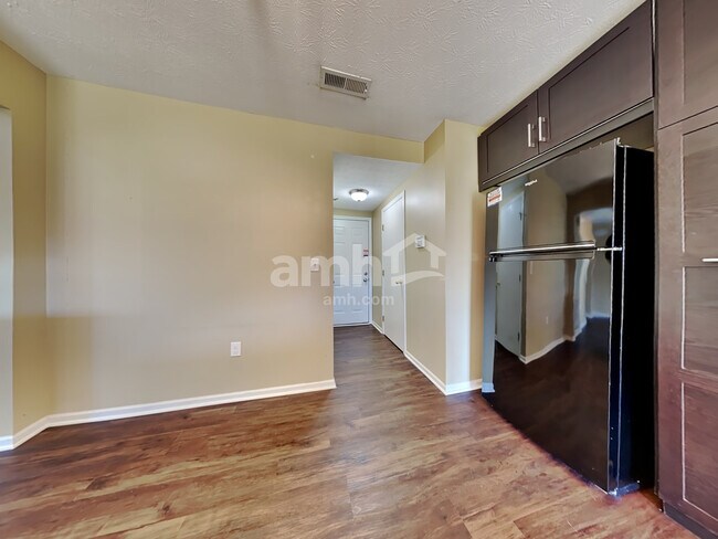 Foto del edificio - 7730 Hillsdowne Cir