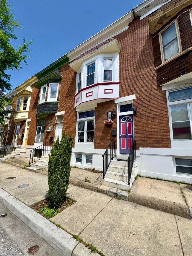 Building Photo - 322 E Lorraine Ave