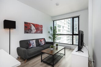 Building Photo - 1383 Av. Argyle