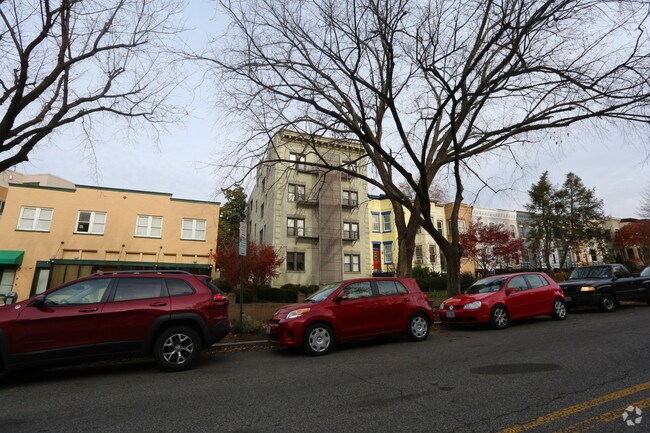 Building Photo - 116 North Carolina Ave SE