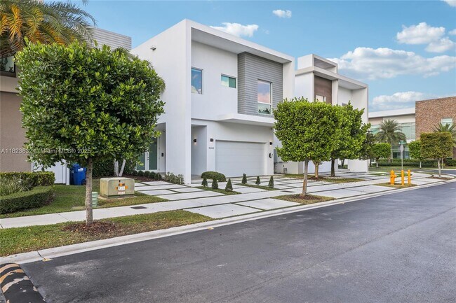 Building Photo - 10445 NW 68th Terrace