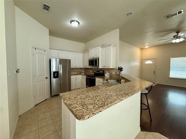 Building Photo - 225 Lovers Path Dr